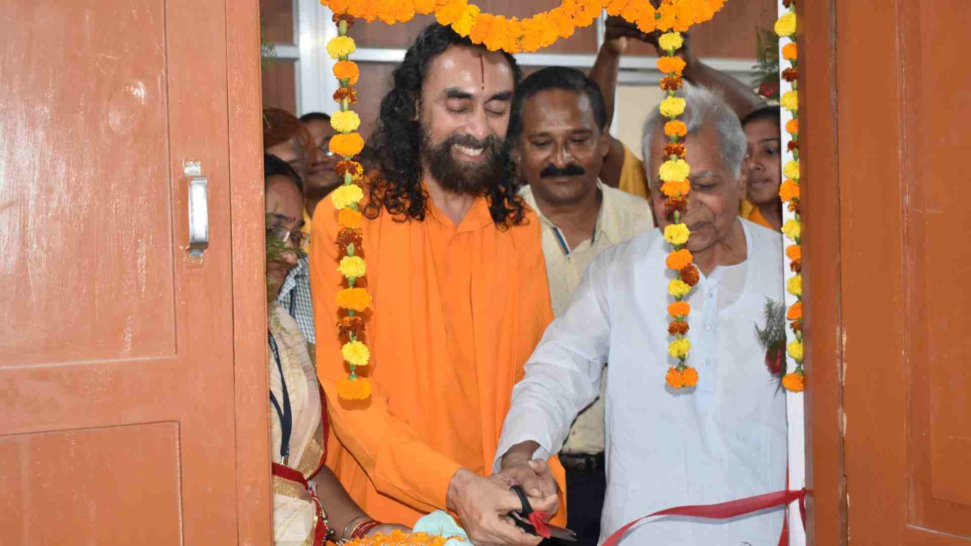 Swami Mukundananda Pictures